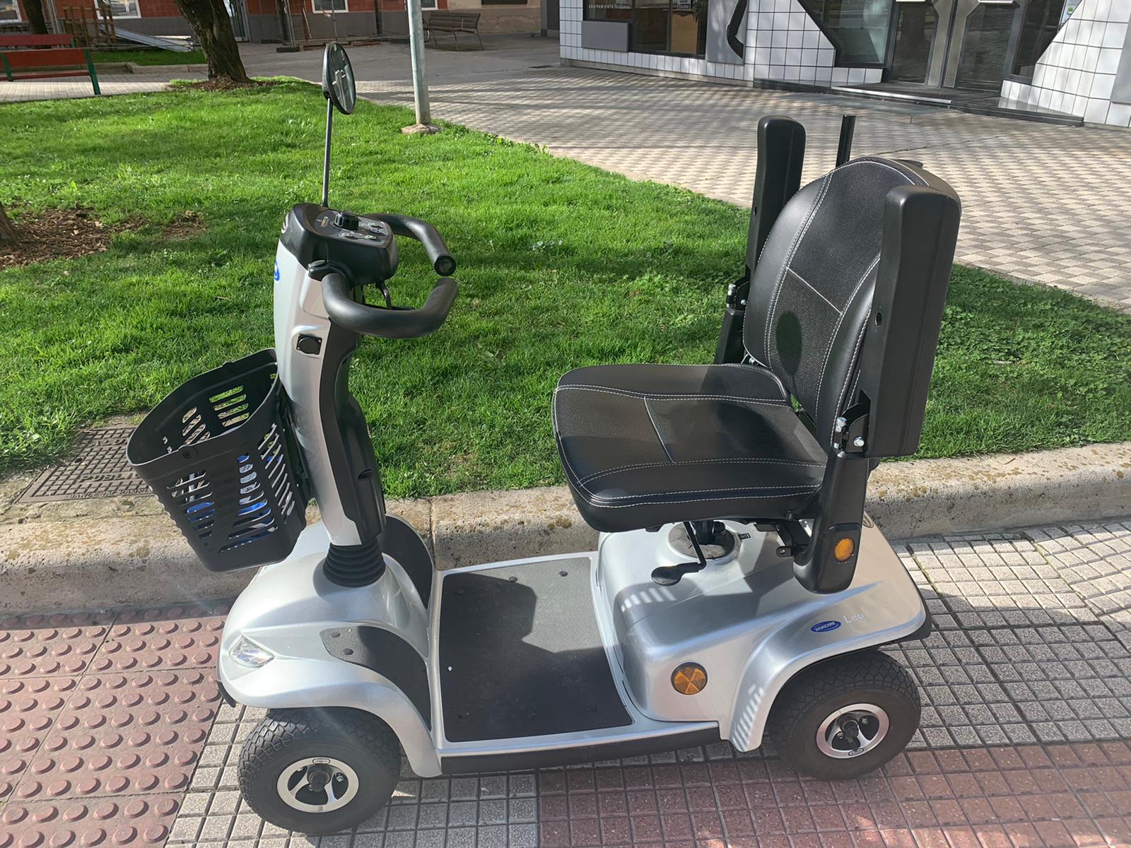 scooter leo